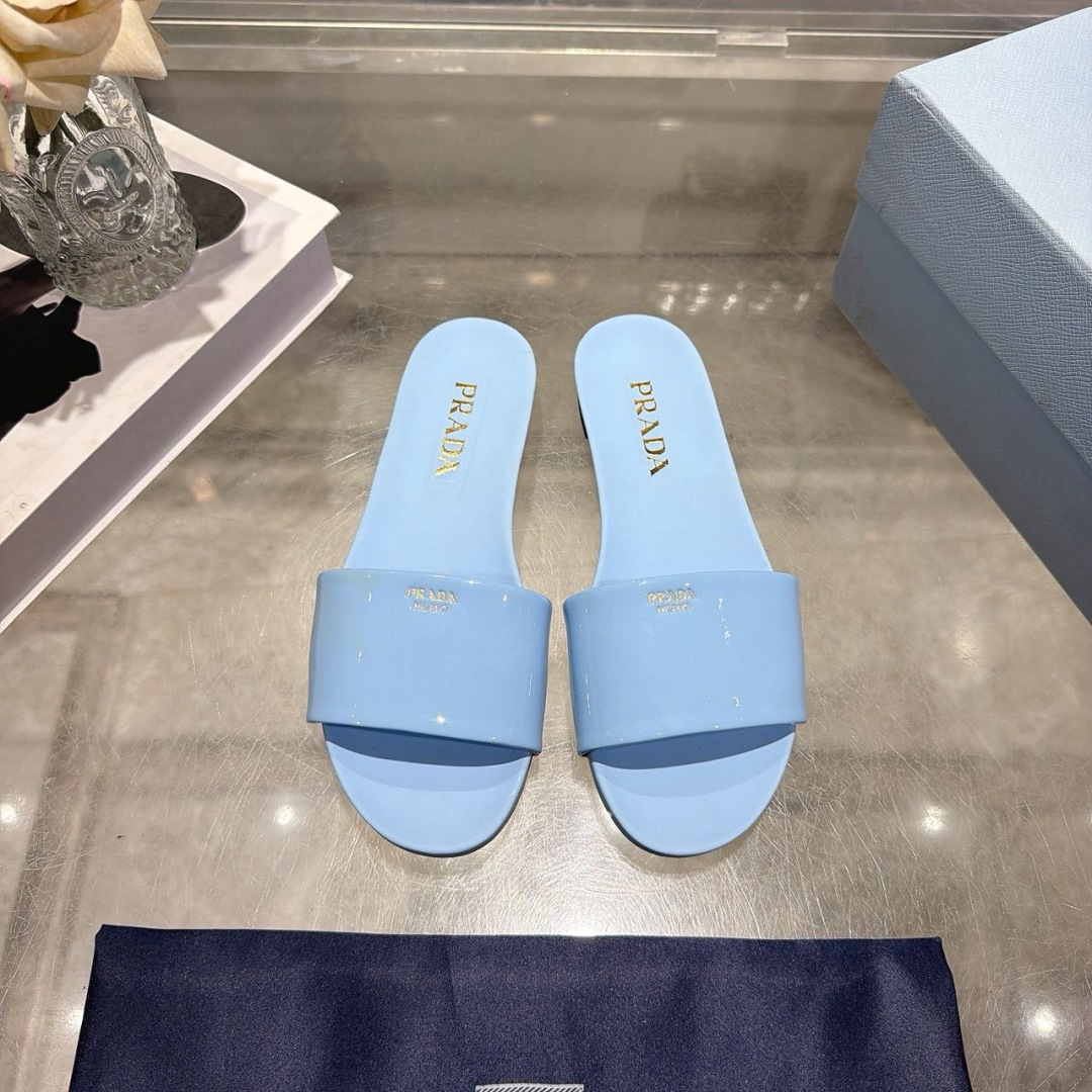 Prada 2026/PRADA最新款一字拖鞋