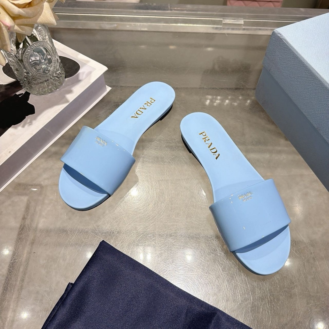 Prada 2026/PRADA最新款一字拖鞋