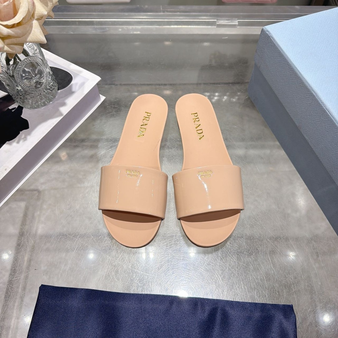 Prada 2026/PRADA最新款一字拖鞋