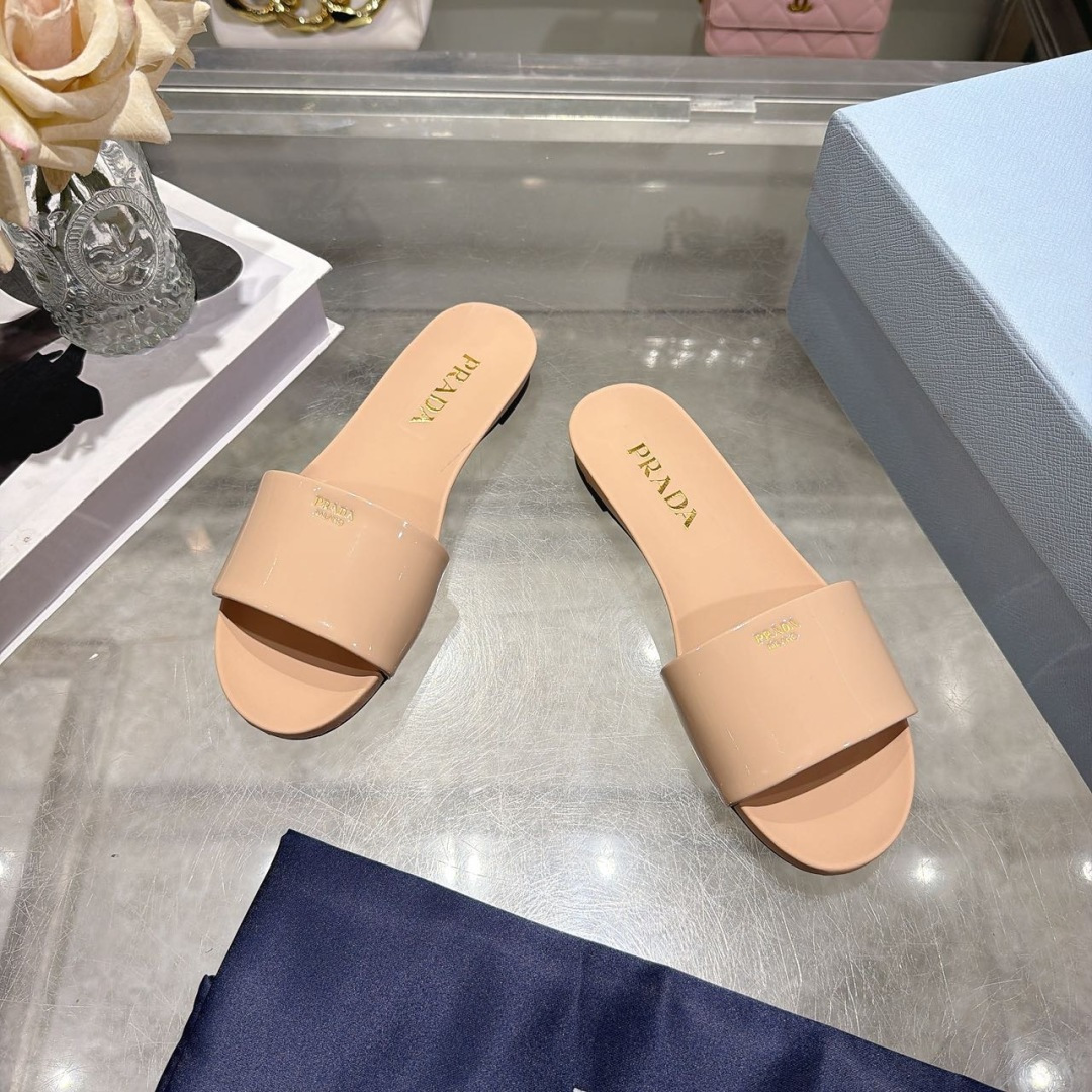 Prada 2026/PRADA最新款一字拖鞋