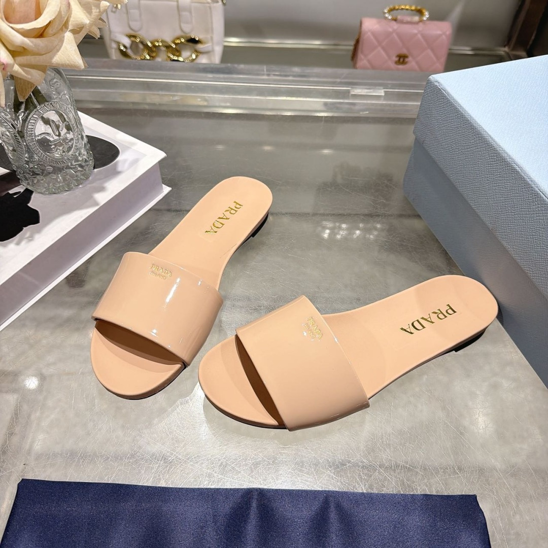 Prada 2026/PRADA最新款一字拖鞋