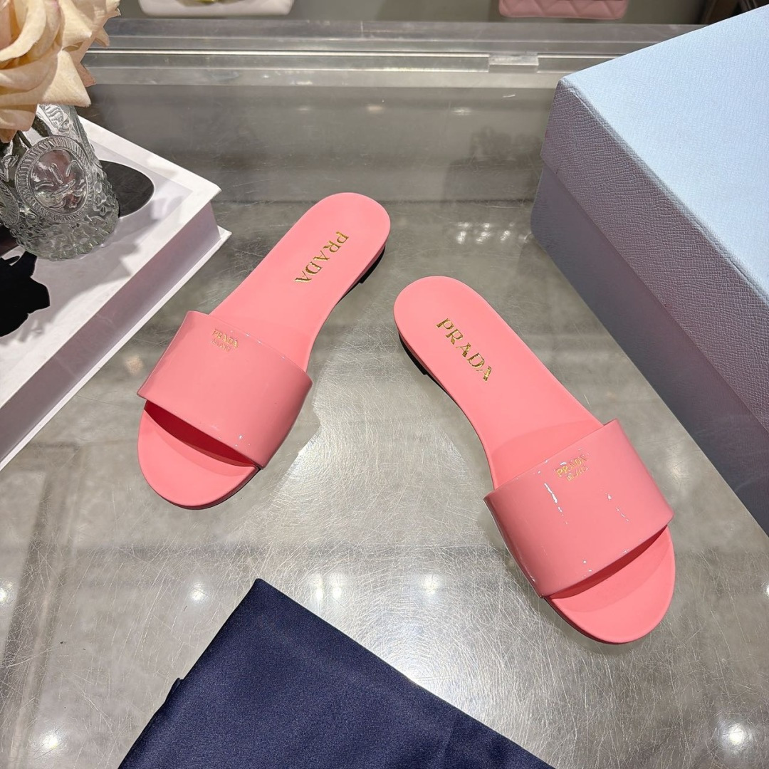 Prada 2026/PRADA最新款一字拖鞋