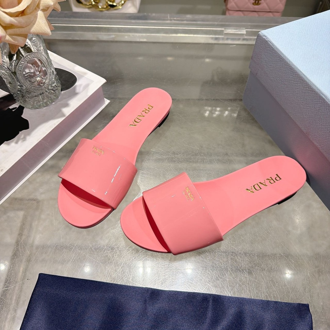 Prada 2026/PRADA最新款一字拖鞋