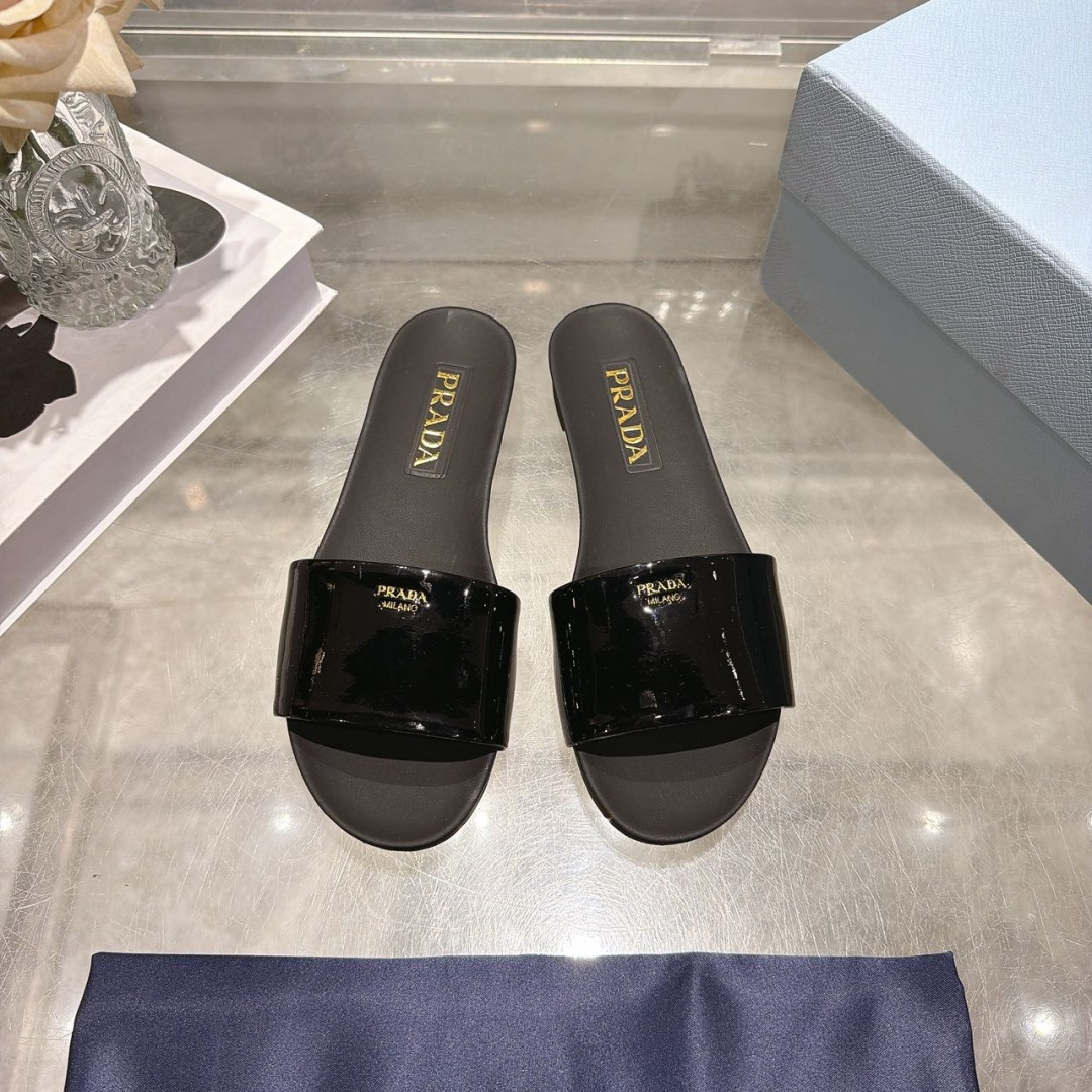 Prada 2026/PRADA最新款一字拖鞋