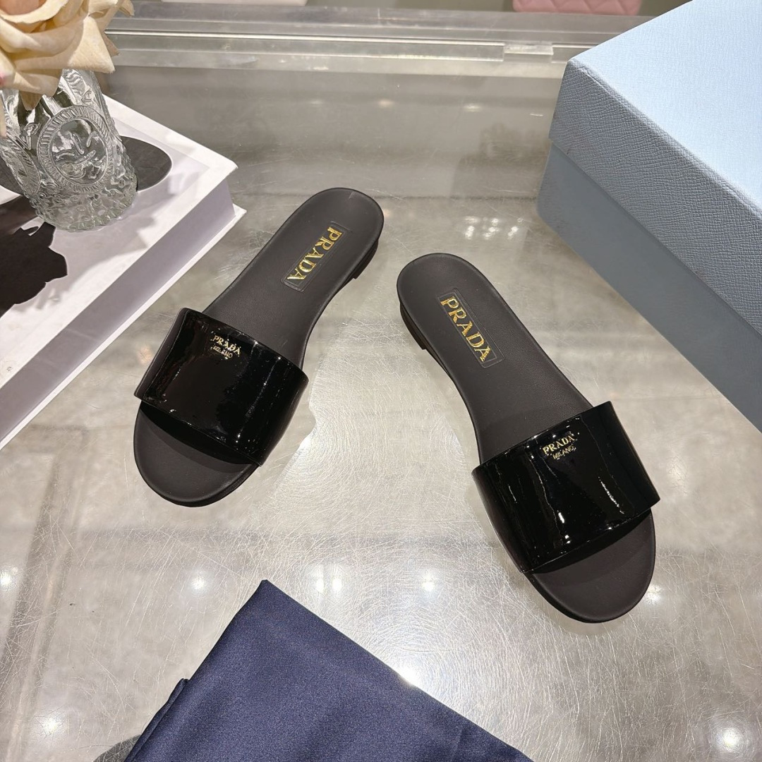 Prada 2026/PRADA最新款一字拖鞋