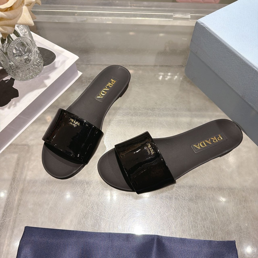 Prada 2026/PRADA最新款一字拖鞋