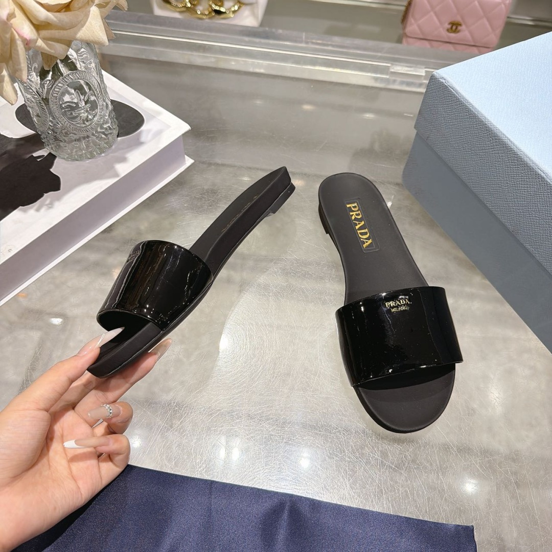 Prada 2026/PRADA最新款一字拖鞋