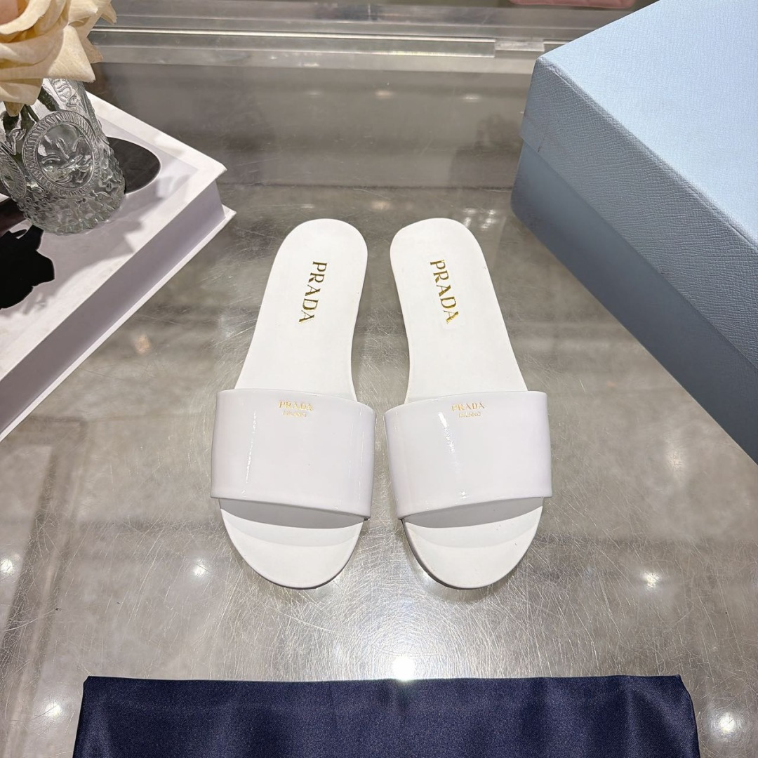 Prada 2026/PRADA最新款一字拖鞋