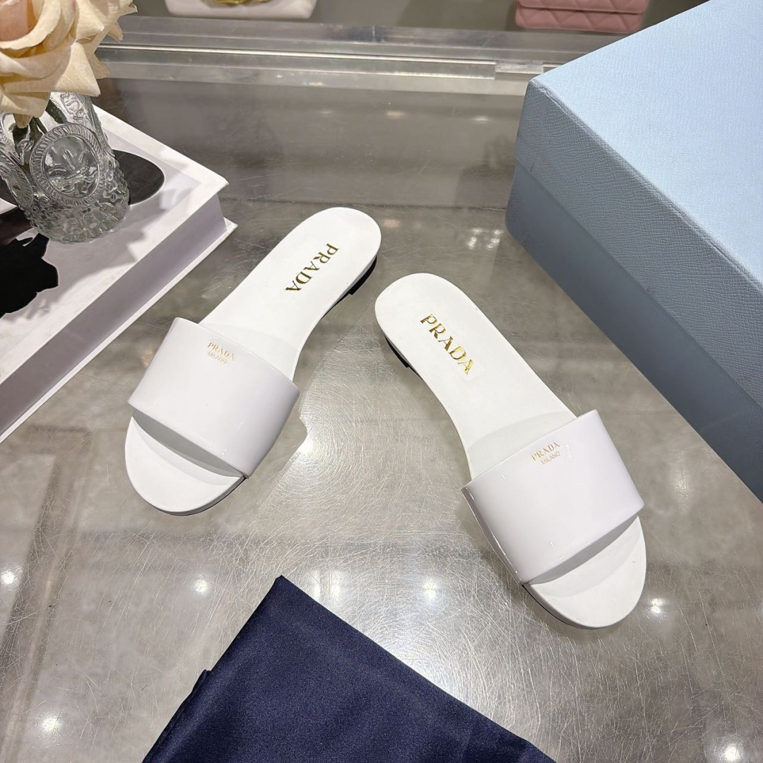 Prada 2026/PRADA最新款一字拖鞋