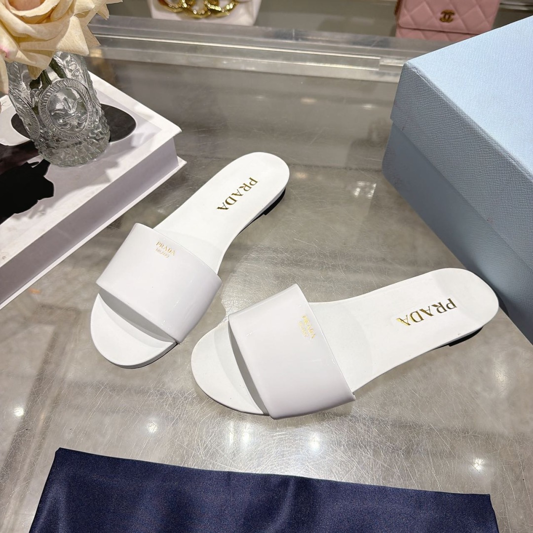 Prada 2026/PRADA最新款一字拖鞋