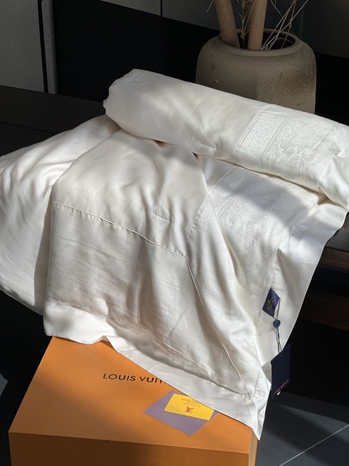Louis Vuitton Cheval Blanc Paris Hotel 100% Silk Bedding Set 1 Louis Vuitton Cheval Blanc Paris Hotel 100% Silk Bedding Set
