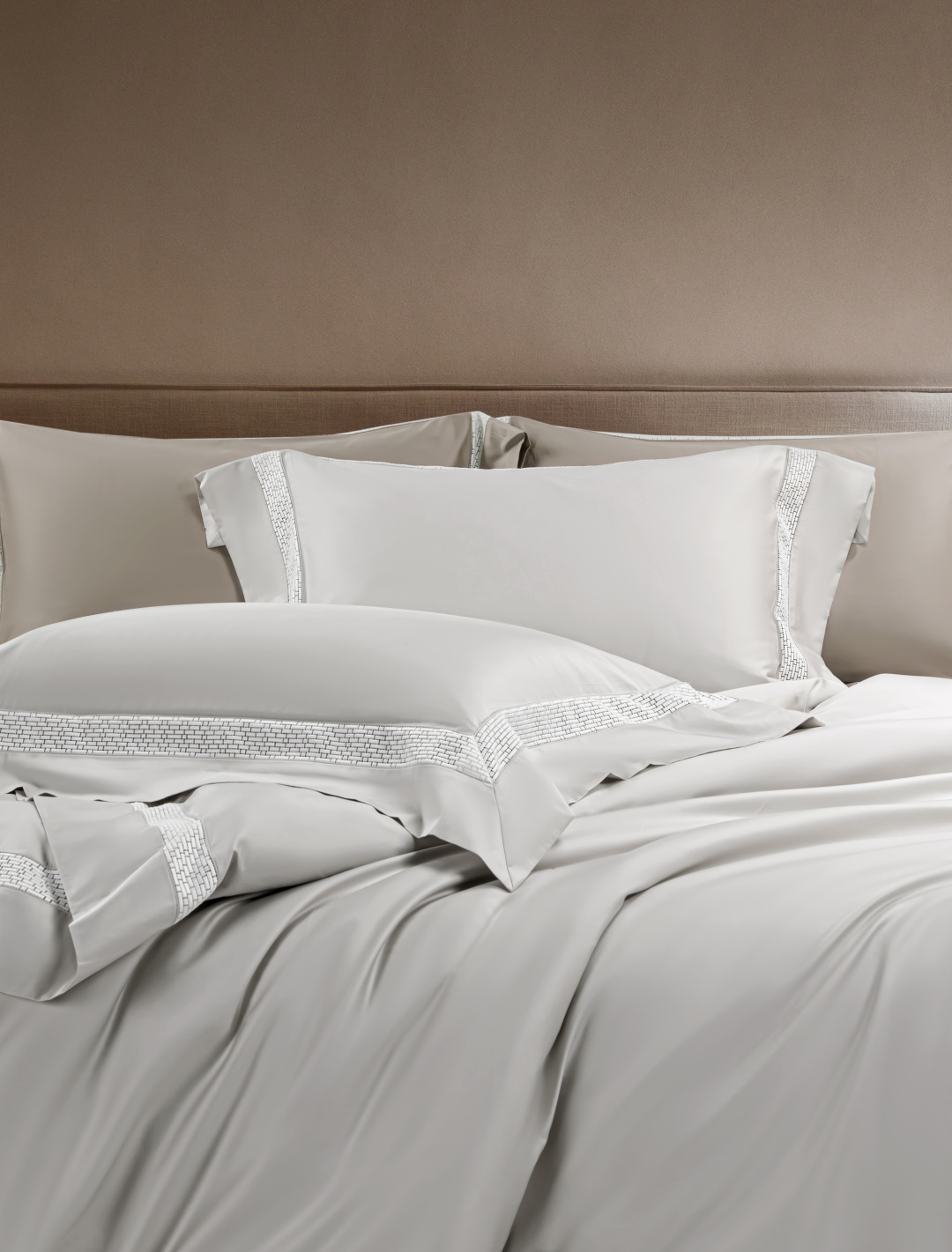 Dior Haute Couture Maison Lifestyle Luxury Home Decor Blanket Tableware 5