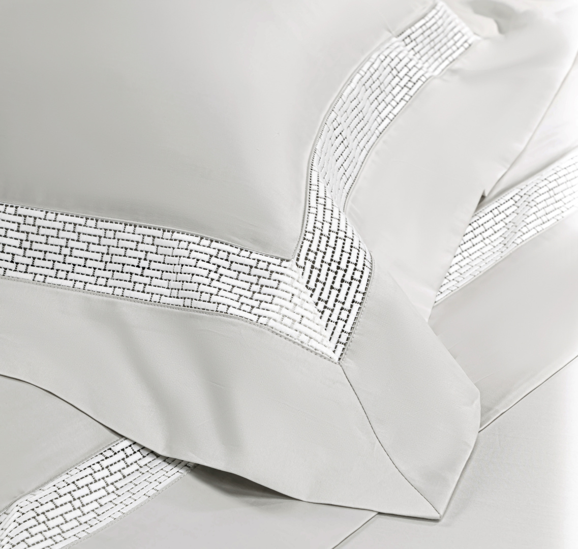 Dior Haute Couture Maison Lifestyle Luxury Home Decor Blanket Tableware 7