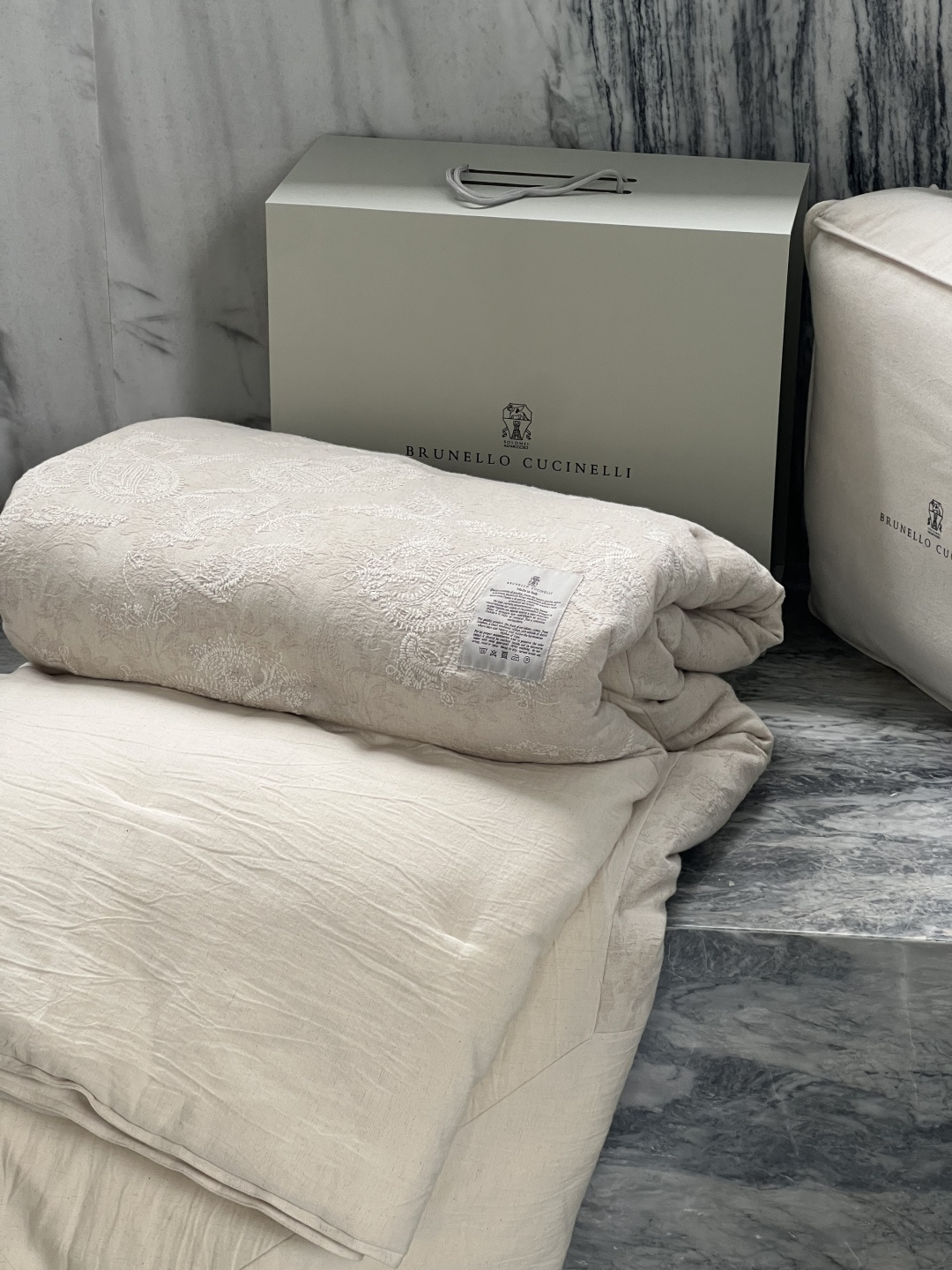 伯尔鲁帝 布鲁奈罗·库奇内利 高定典藏典雅居所生活方式奢华家居家纺四件套摆件 #64C56E40 3
