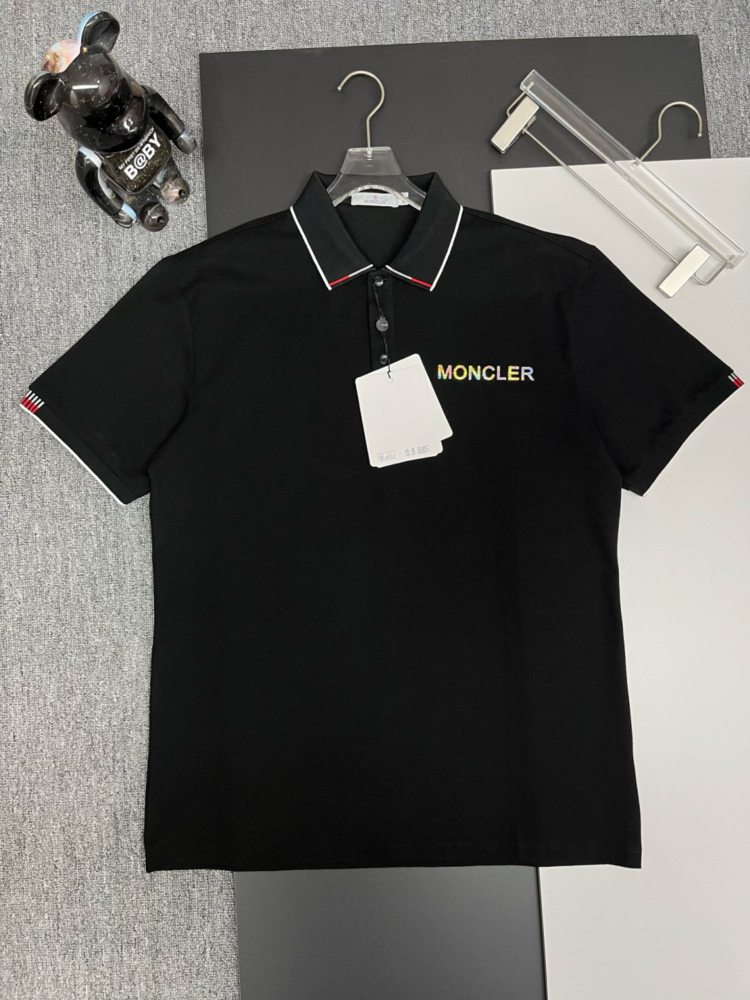 MONCLER 蒙口 Polo de nueva temporada con logo de letras colorido, tejido original, mismo modelo oficial. Confeccionado co…