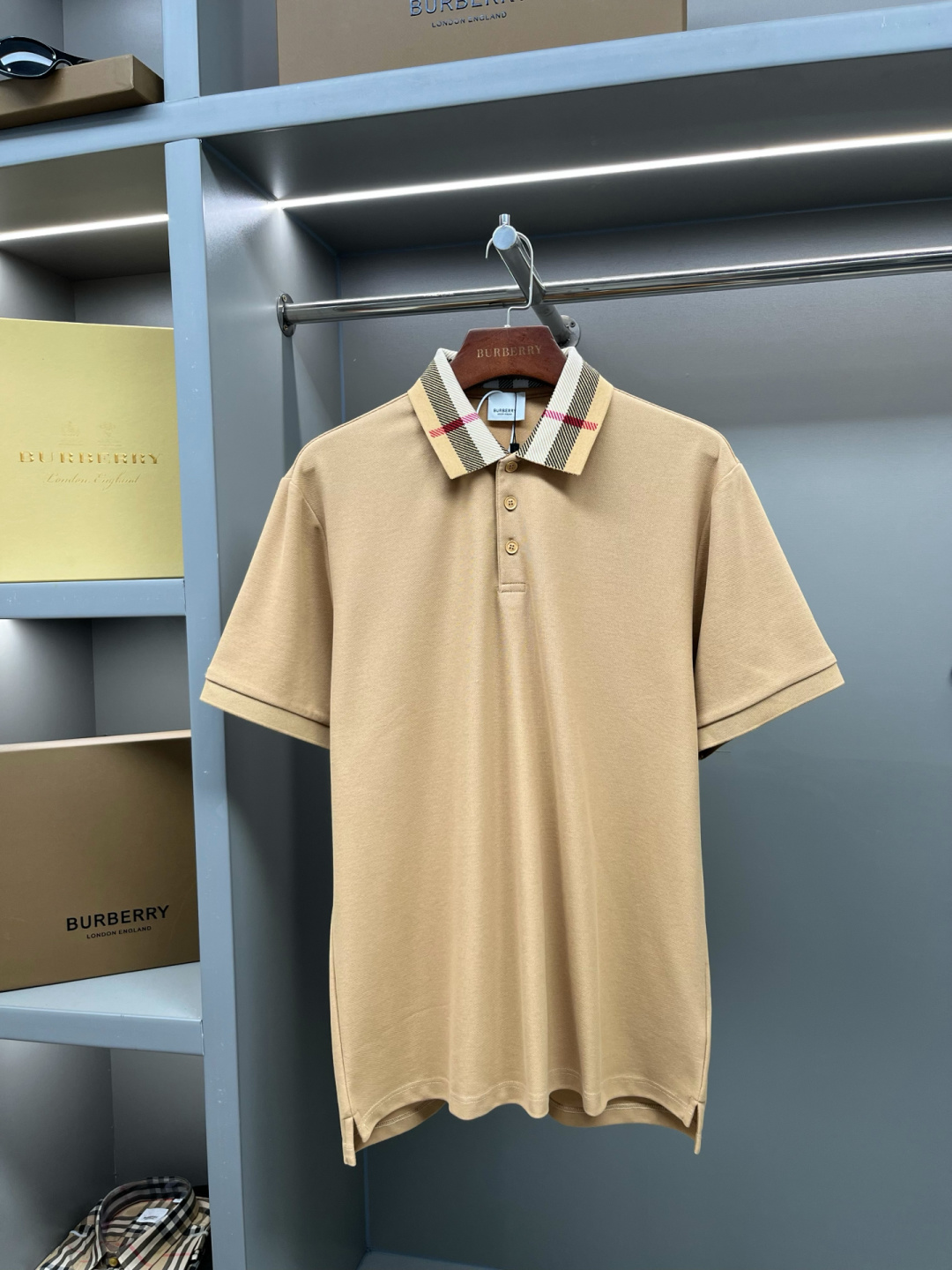 ¡El POLO de manga corta de algodón piqué con cuello a cuadros es imprescindible para todos los fanáticos! 24 ¡Nueva ser…