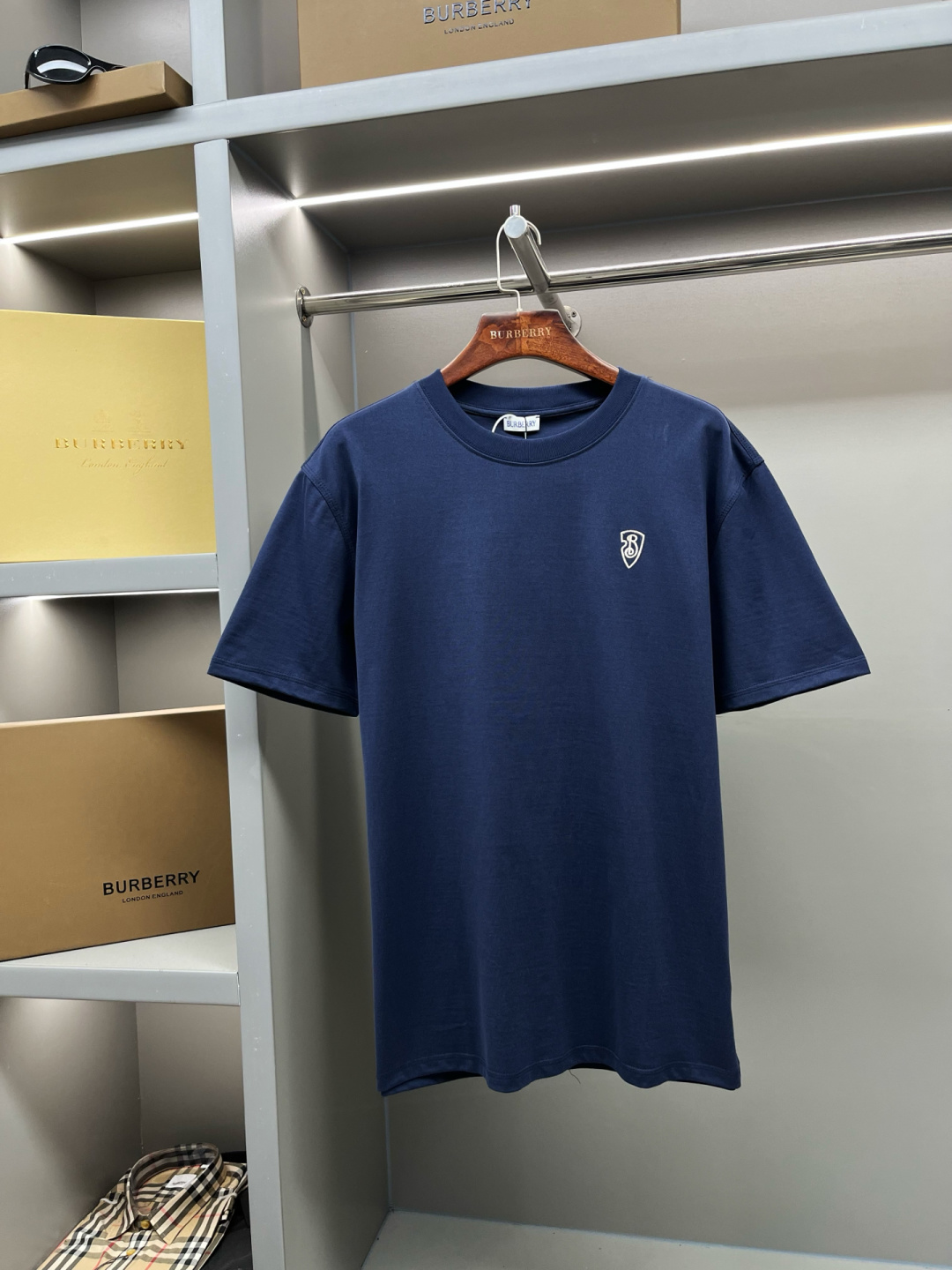 BBR Burberry 🅱️Camiseta de manga corta de algodón con escudo bordado [El producto estrella de BUR, el tesoro de la tie…