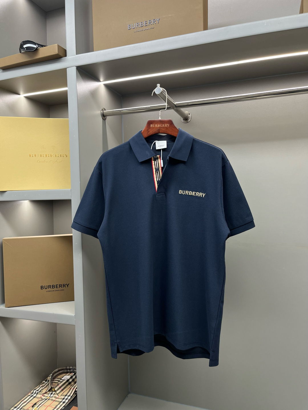 Burberry BBR 巴宝莉 标志性条纹开襟珠地网眼布棉质 Polo 衫