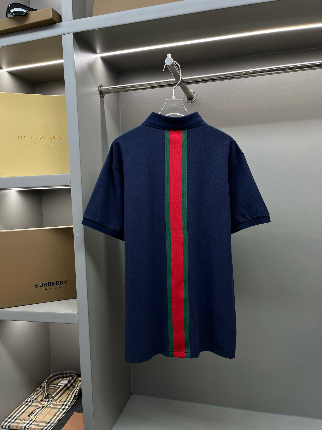 GUCCⅠ Gucci Polo de nuevo estilo con cinta en la espalda, tela original, mismo estilo oficial, utiliza tela de punto de…
