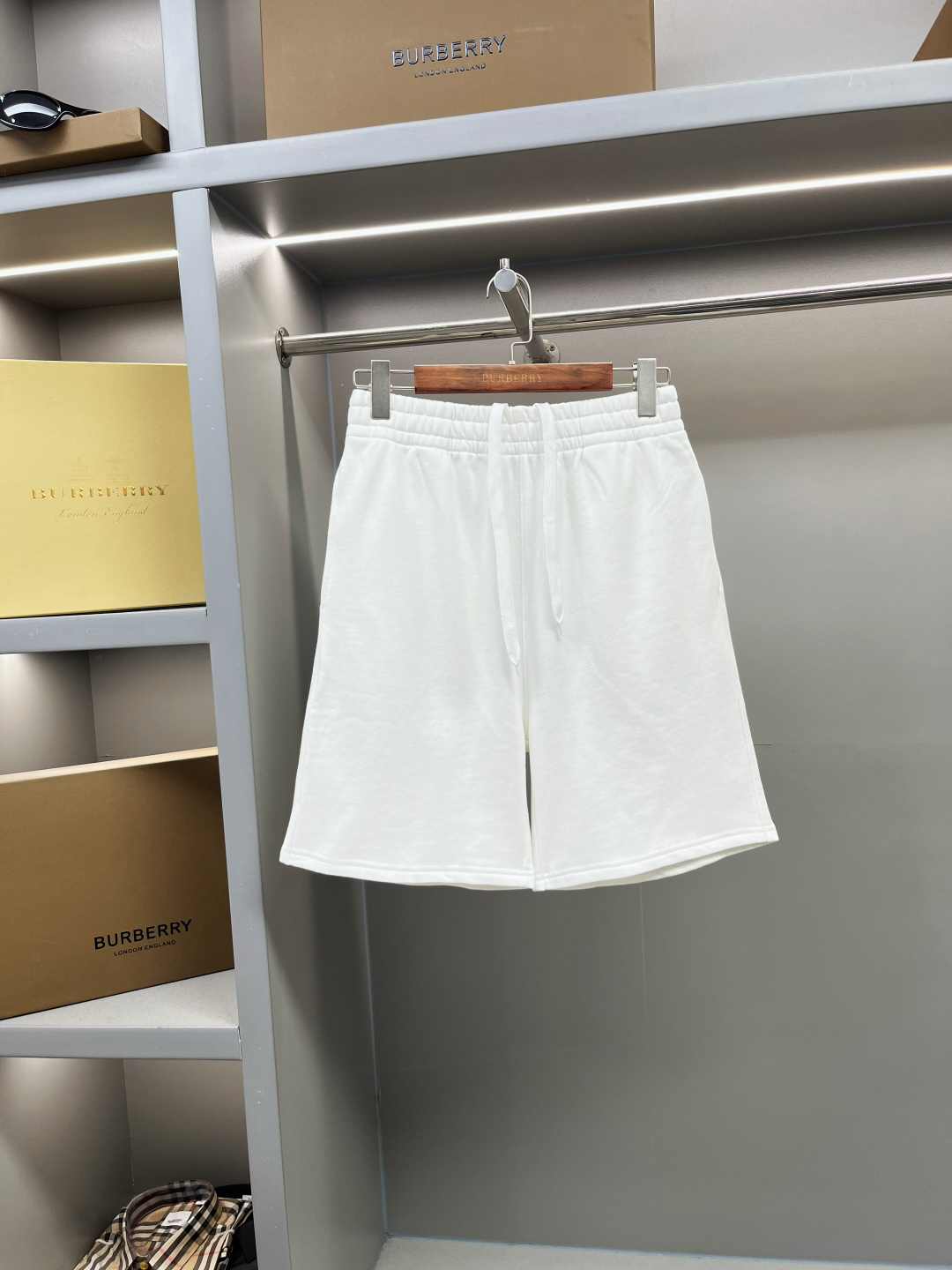 Burberry BUR王牌渠道