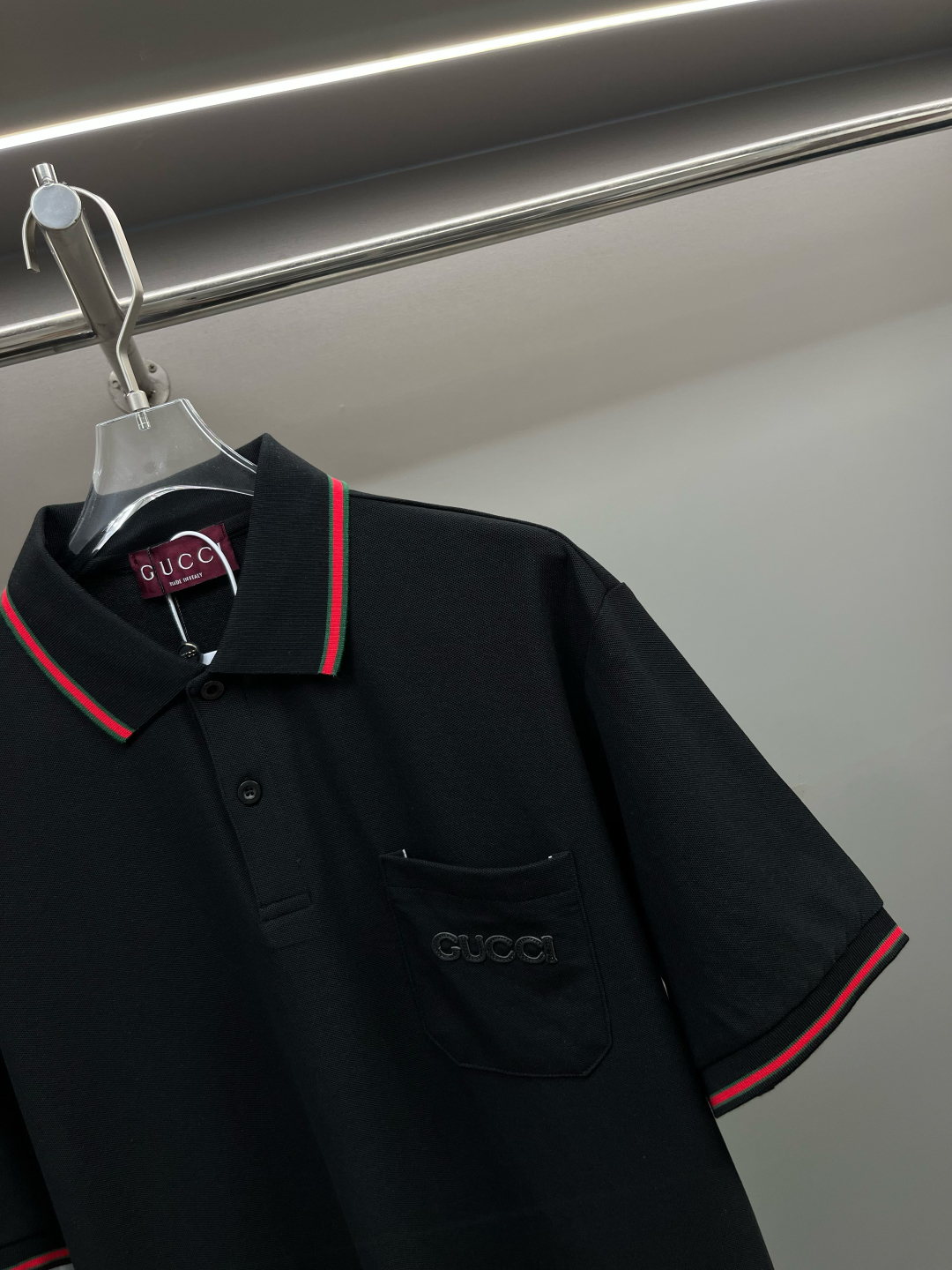 Polo Gucci con Bolsillo Bordado, Tejido de Algodón Premium 4 cmp i1746486675332 3900 0 2