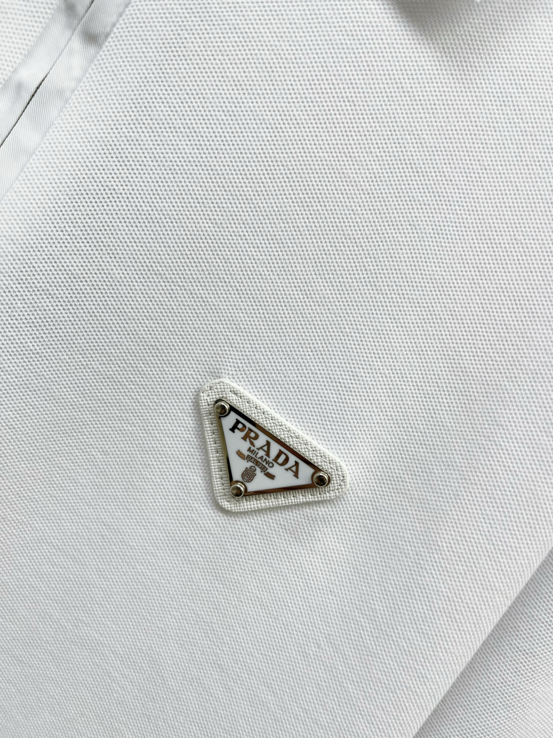 Prada Polo de Manga Corta con Cierre y Logo Triangular para Hombre y Mujer 6 cmp i1746486956901 6000 0 4