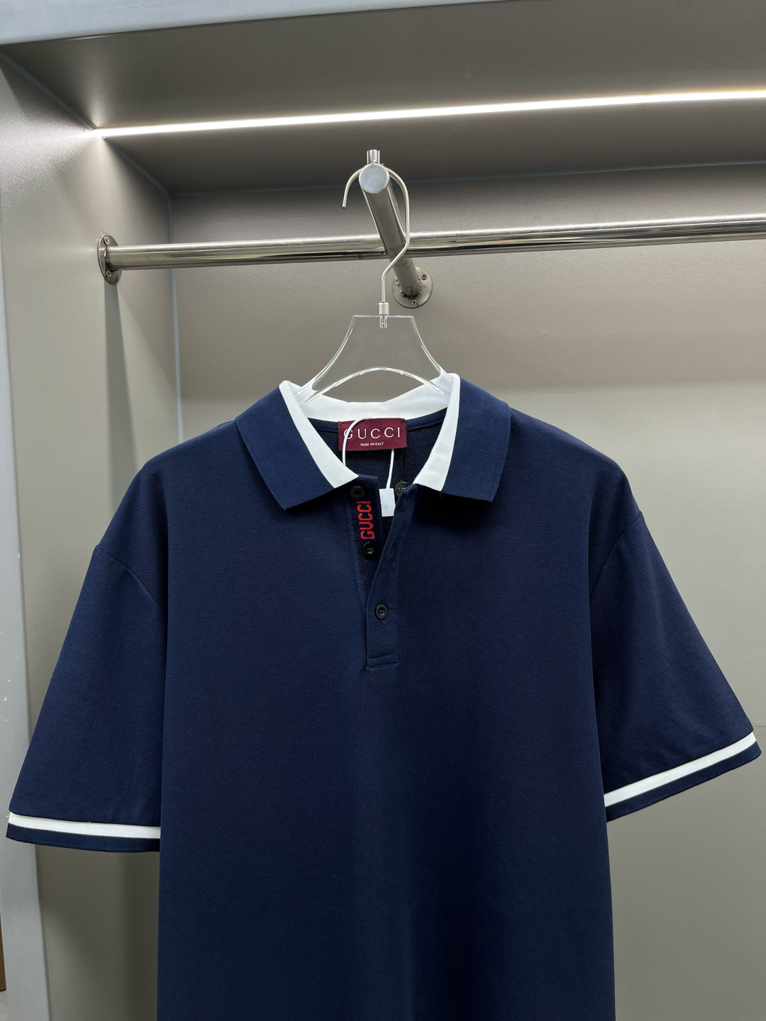 Elegante Polo Gucci de Algodón con Detalles de Logotipo Bordado para Hombre/Mujer 4 cmp i1746488752947 1749 0 2