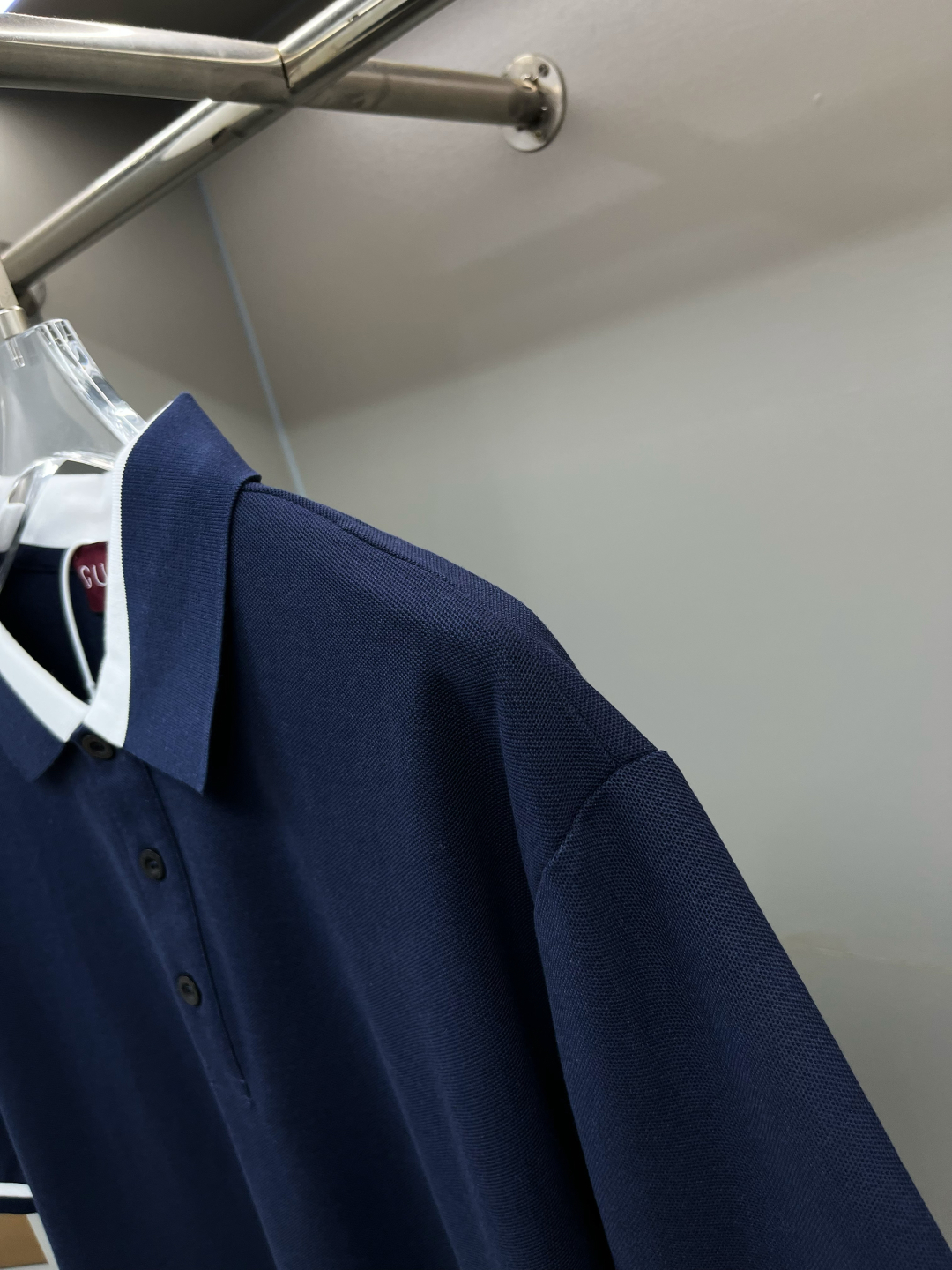 Elegante Polo Gucci de Algodón con Detalles de Logotipo Bordado para Hombre/Mujer 6 cmp i1746488757013 1927 0 4