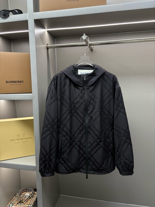 Burberry Chaqueta Deportiva Negra con Diseño Jacquard y Bordado de Caballo 1 Burberry Chaqueta Deportiva Negra con Diseño Jacquard y Bordado de Caballo