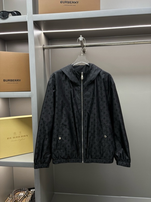 כובעת ג'קט דו-צדדית Louis Vuitton בטקסטורת ג'קט ג'קואקארד מונוגרמ 1 כובעת ג’קט דו-צדדית Louis Vuitton בטקסטורת ג’קט ג’קואקארד מונוגרמ
