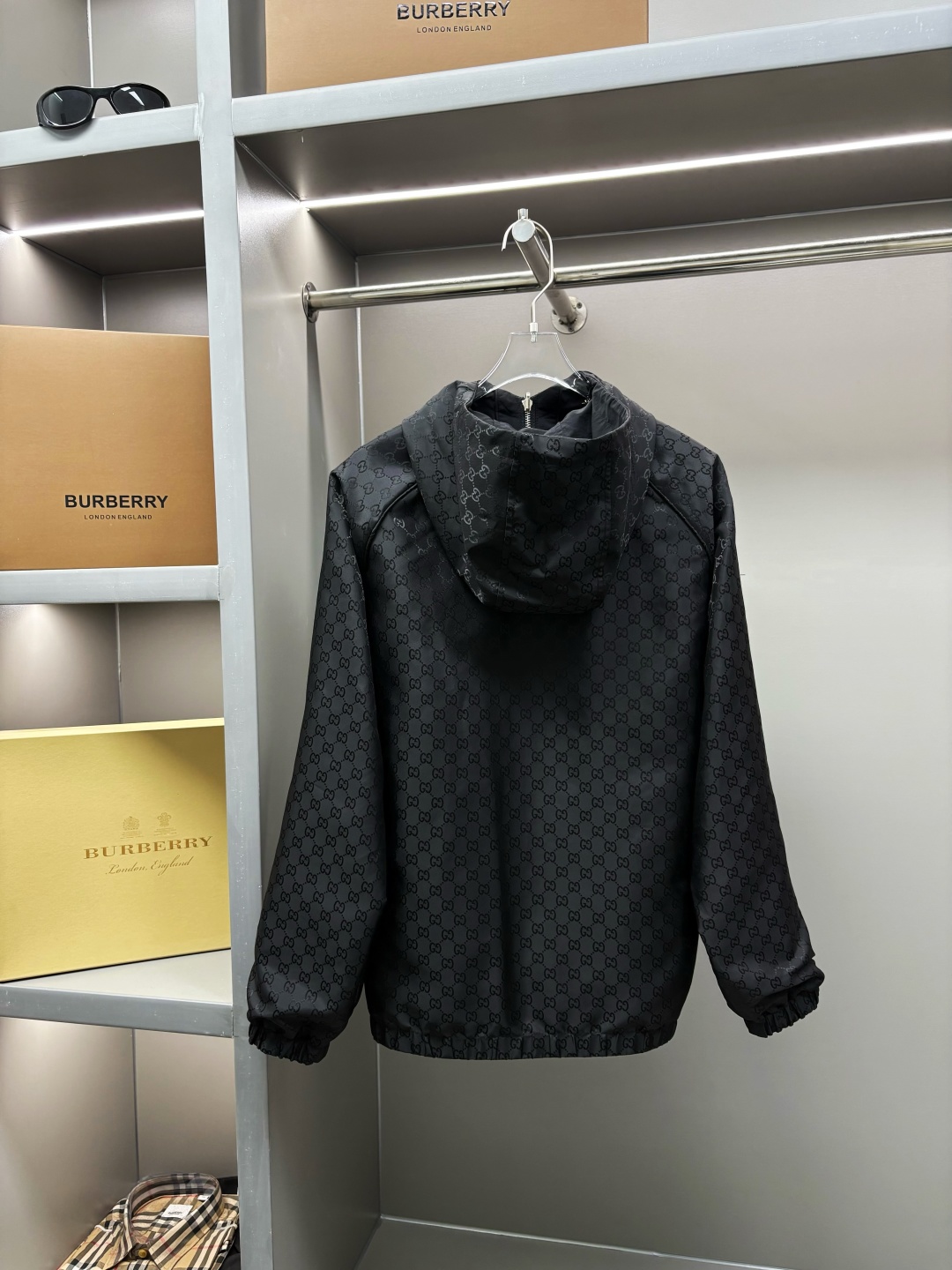 Gucci Chaqueta Deportiva con Doble G Bordada y Cinta, Estilo Clásico Ligero 5 cmp i1755538943503 3668 0 7