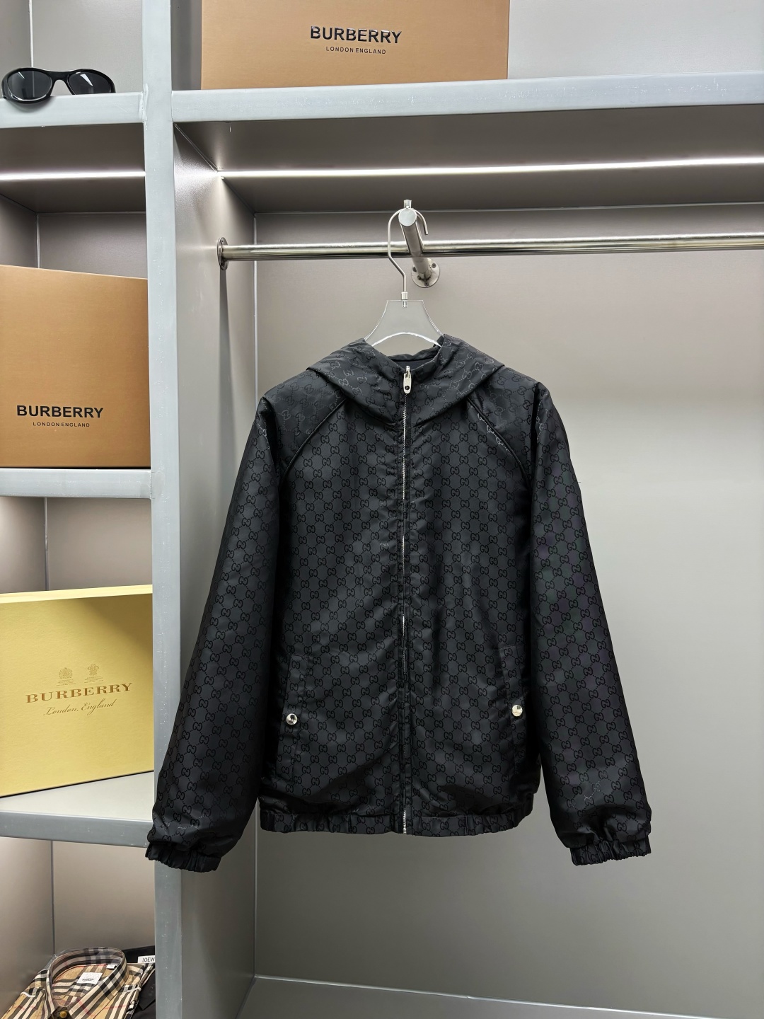 Gucci Chaqueta Deportiva con Doble G Bordada y Cinta, Estilo Clásico Ligero 4 cmp i1755538951849 6921 0 5