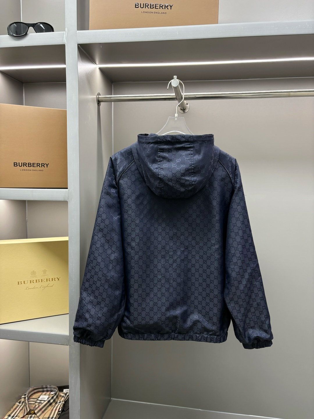 Gucci Reversible Logo Jacquard Lightweight Windbreaker Jacket - Unisex Style 5 cmp i1755539213050 560 0 7