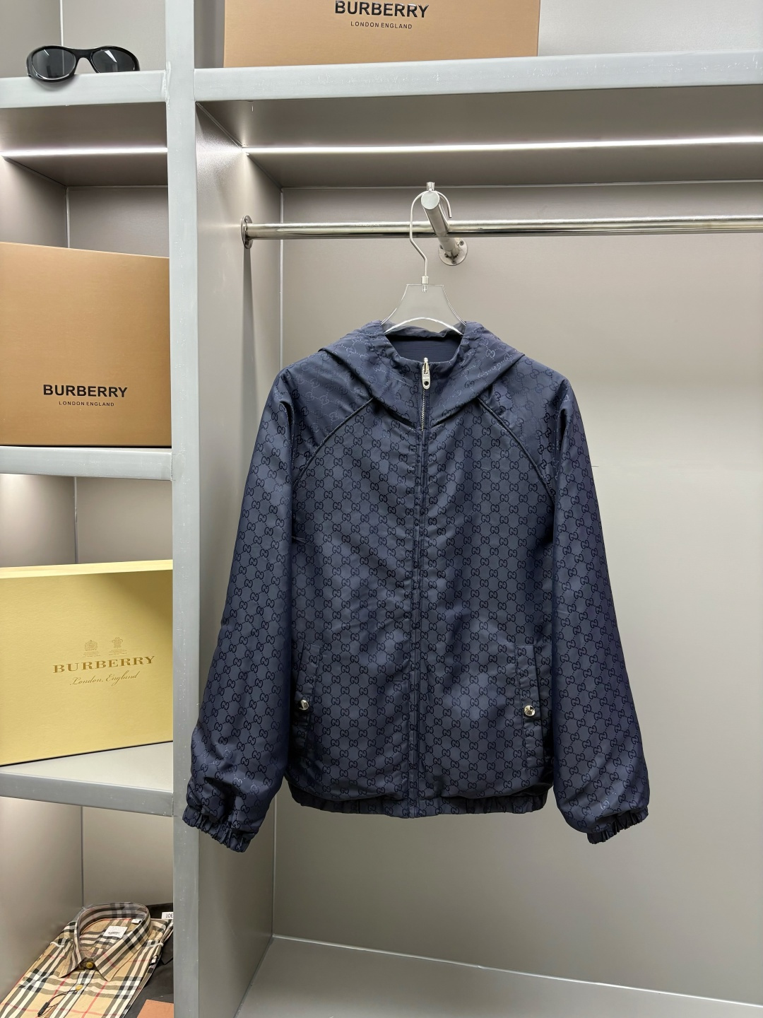 Gucci Reversible Logo Jacquard Lightweight Windbreaker Jacket - Unisex Style 4 cmp i1755539213050 7240 0 5