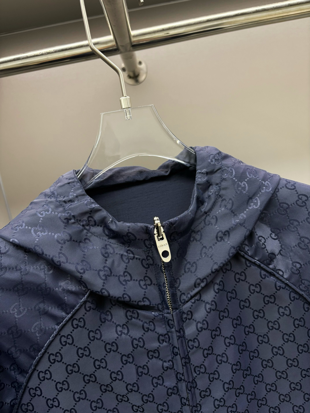 Gucci Reversible Logo Jacquard Lightweight Windbreaker Jacket - Unisex Style 9 cmp i1755539218690 9015 0 6