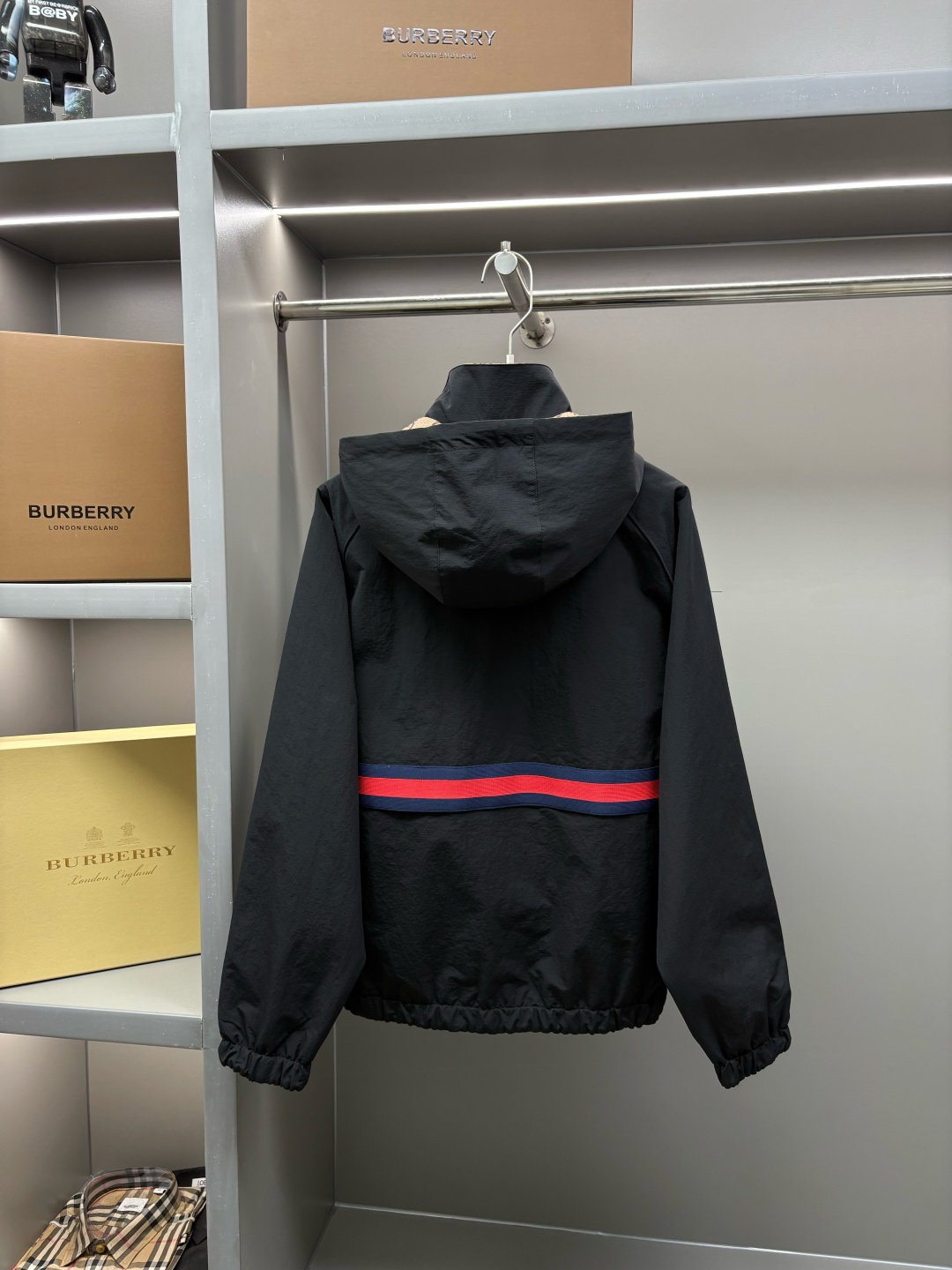 Chaqueta Gucci Reversible con Logo GG, Estilo Clásico y Ligera 3 cmp i1755539638744 4145 0 3