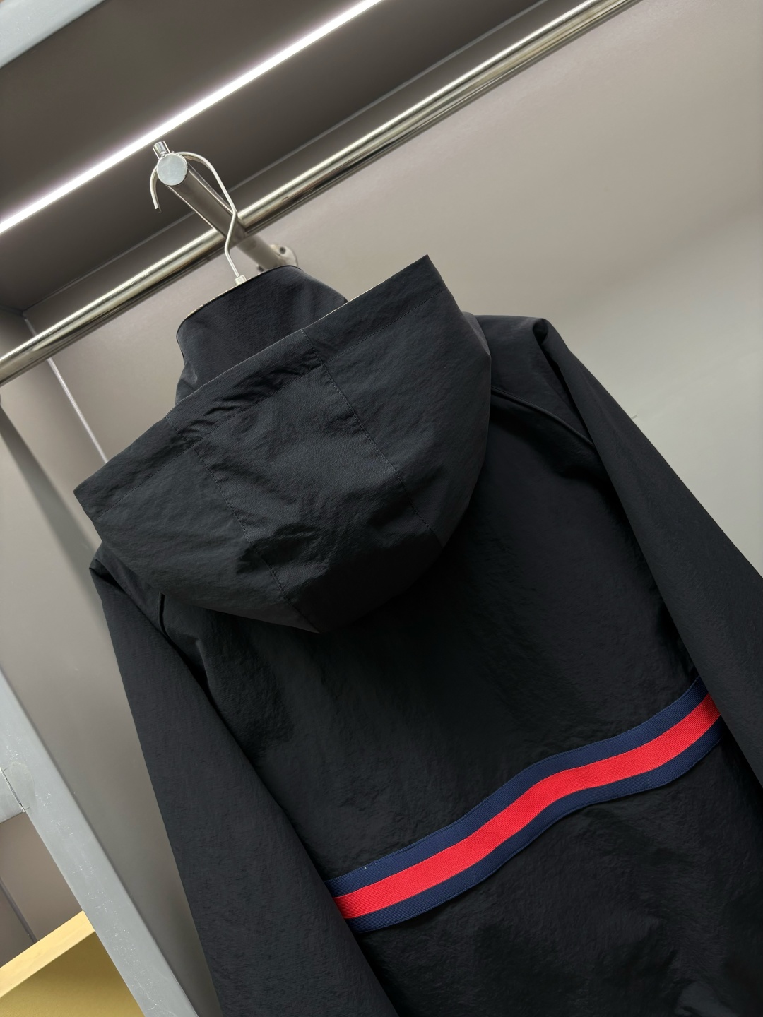 Chaqueta Gucci Reversible con Logo GG, Estilo Clásico y Ligera 10 cmp i1755539642612 5682 0 4