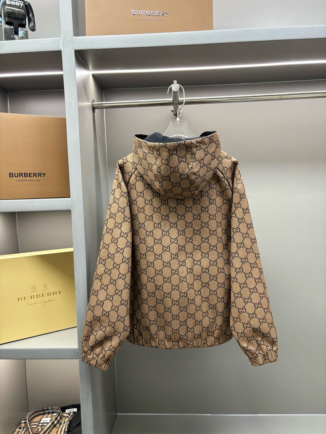 Chaqueta Gucci Reversible con Logo GG, Estilo Clásico y Ligera 5 cmp i1755539642626 3762 0 7