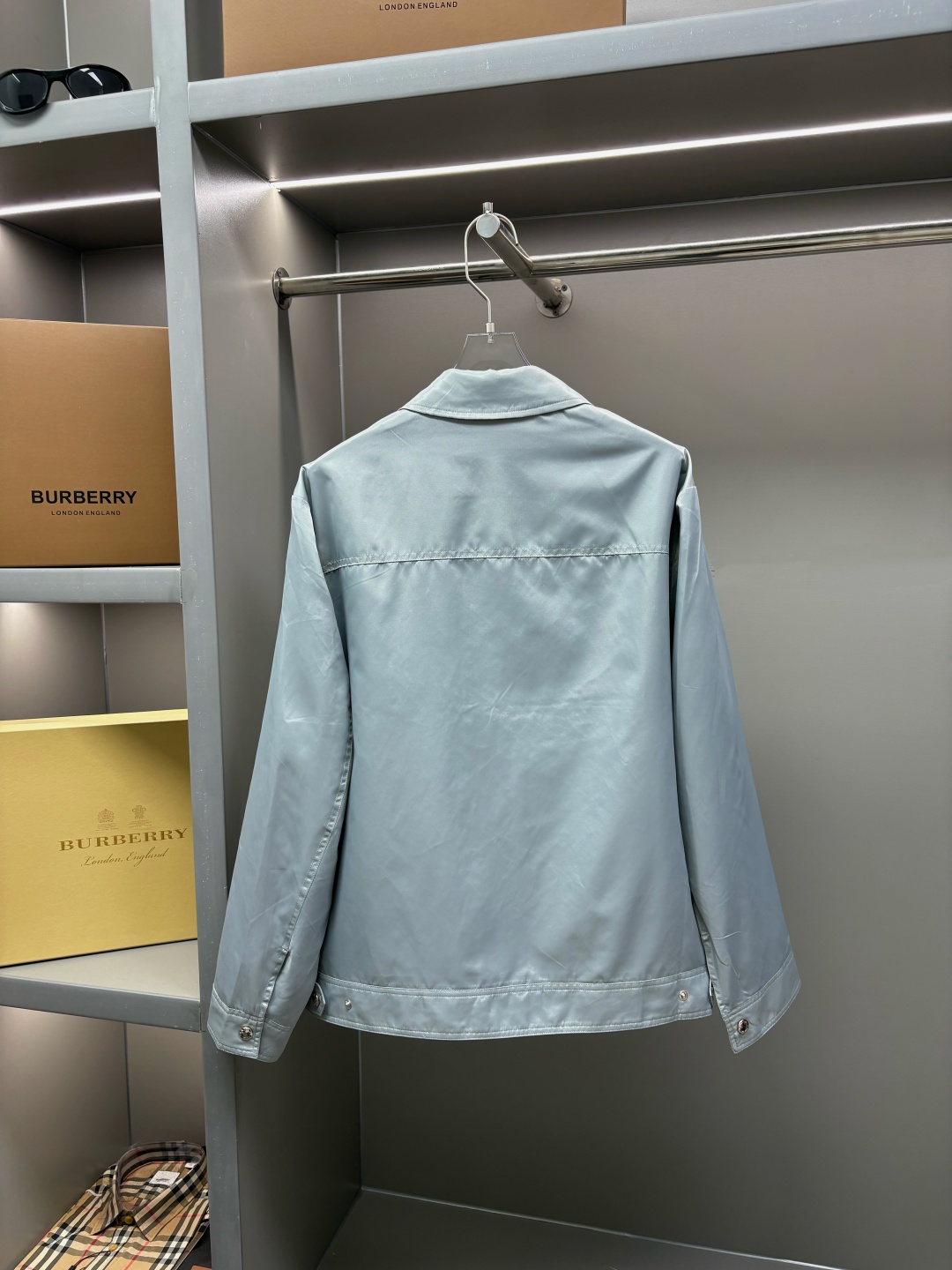 Prada Chaqueta de Nylon Re-Nylon con Bolsillos y Cuello con Solapa 8 cmp i1755543135752 3941 0 6