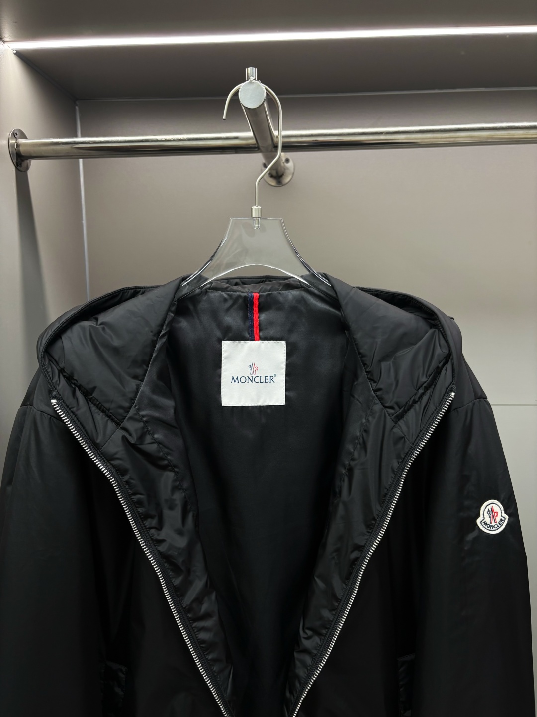 Moncler Traversier Chaqueta Ligera con Doble Capucha para Hombre y Mujer 6 cmp i1755545862374 4127 0 4