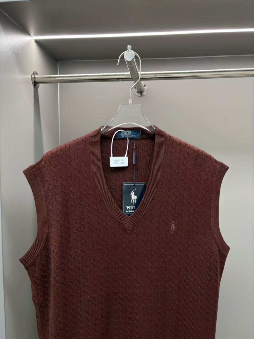 Polo Ralph Lauren Wool Vest Classic Fit Soft Knitwear V-Neck Sleeveless 2 cmp i1757261765202 9898 0 1