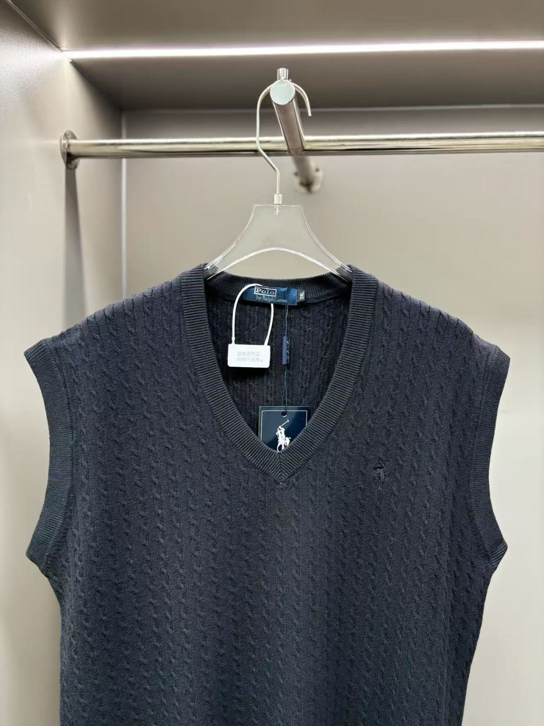 Polo Ralph Lauren Wool Vest: Classic Style & Ultimate Comfort 2 cmp i1757261984688 2694 0 1