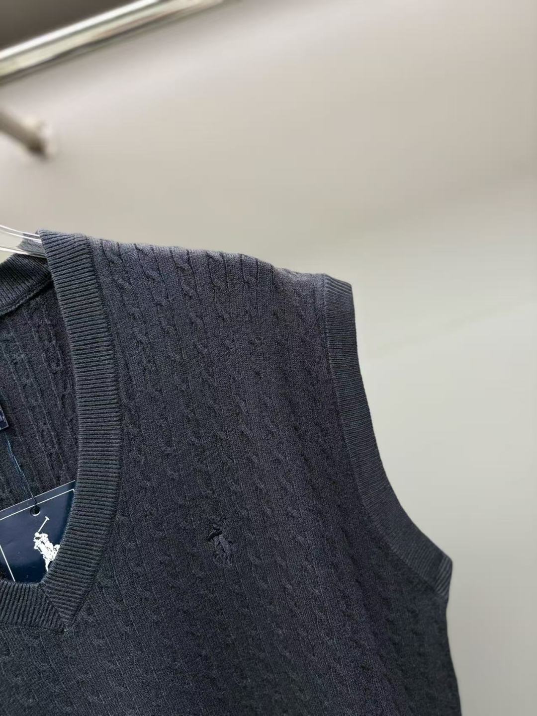 Polo Ralph Lauren Wool Vest: Classic Style & Ultimate Comfort 3 cmp i1757261985743 6673 0 2
