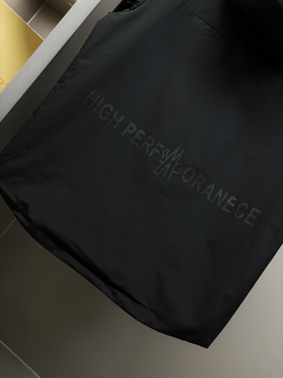 Chaqueta Ligera con Capucha Moncler para Hombre, Tejido de Poliéster Premium 9 cmp i1758547233725 811 0 8