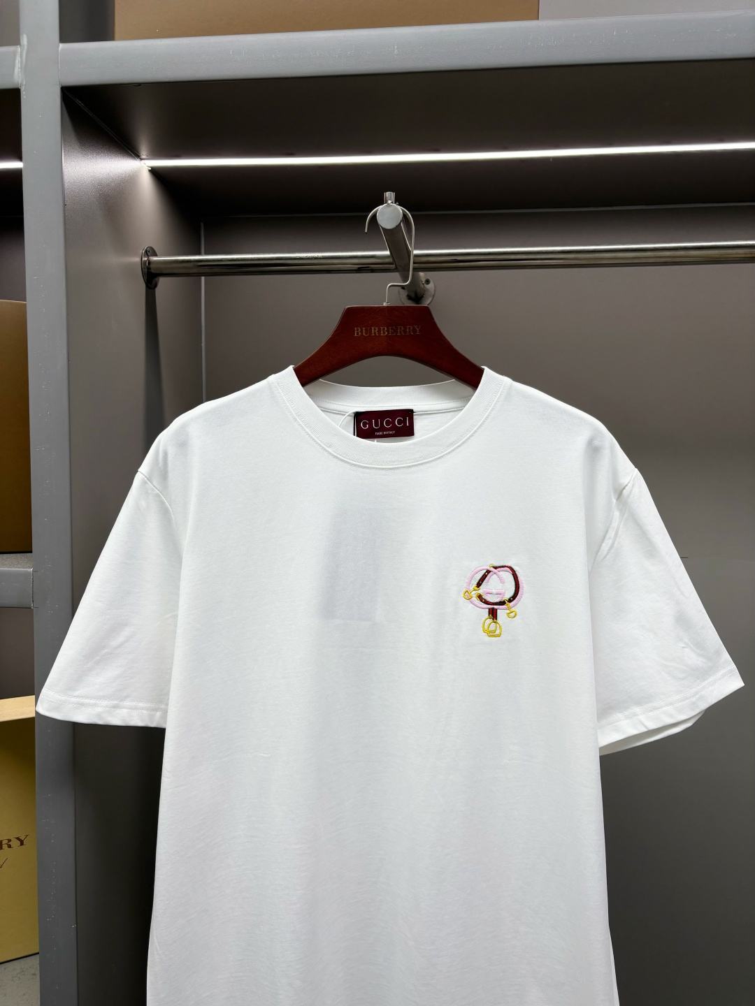 Gucci GUCCI 古驰 双G互扣式刺绣新款短袖T桖衫