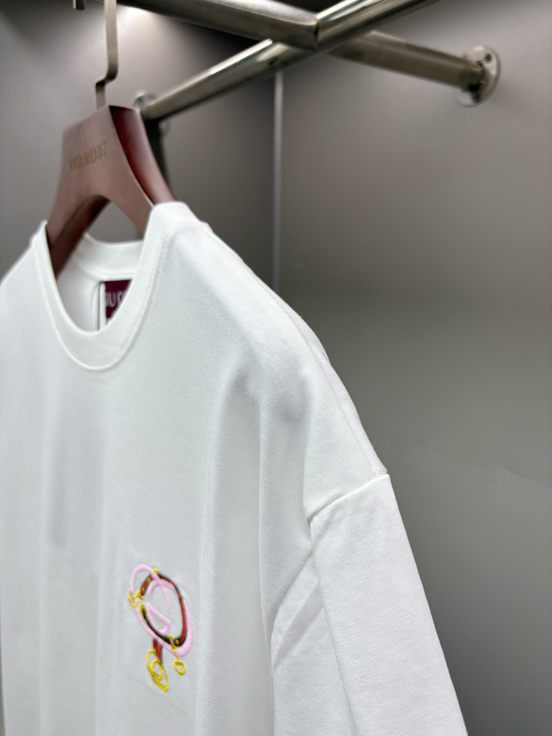 Gucci GUCCI 古驰 双G互扣式刺绣新款短袖T桖衫