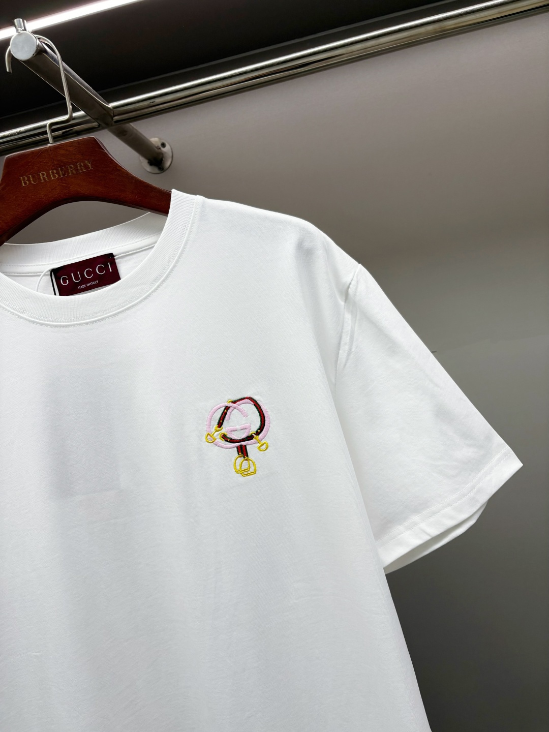 Gucci GUCCI 古驰 双G互扣式刺绣新款短袖T桖衫