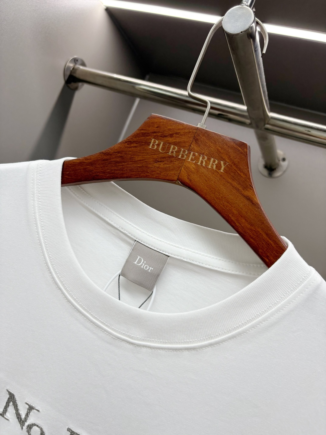 Dior DIOR 迪奥 宣言字母刺绣新款短袖T桖衫