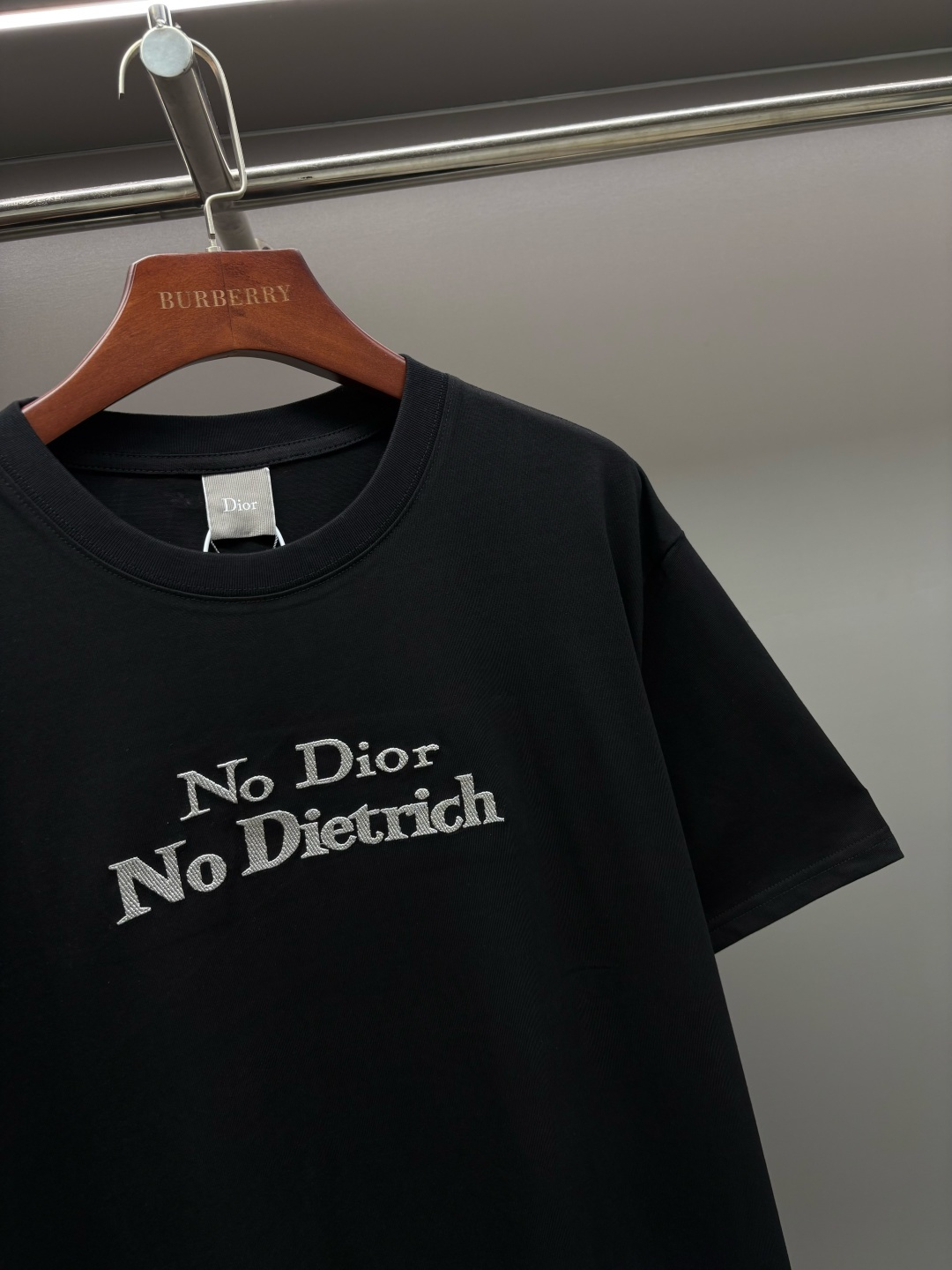 Dior DIOR 迪奥 宣言字母刺绣新款短袖T桖衫