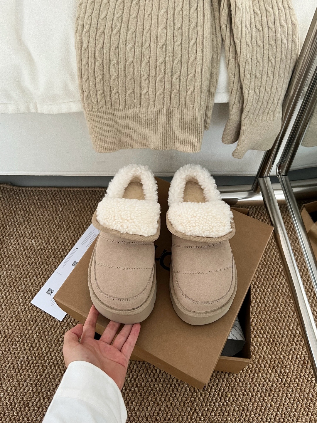 🔥UGG毛毛虫卷毛鞋|把冬日软萌踩在脚上!圆滚滚的毛毛虫鞋型太戳心!卷毛面料软乎乎的,上手摸就知道质感超
